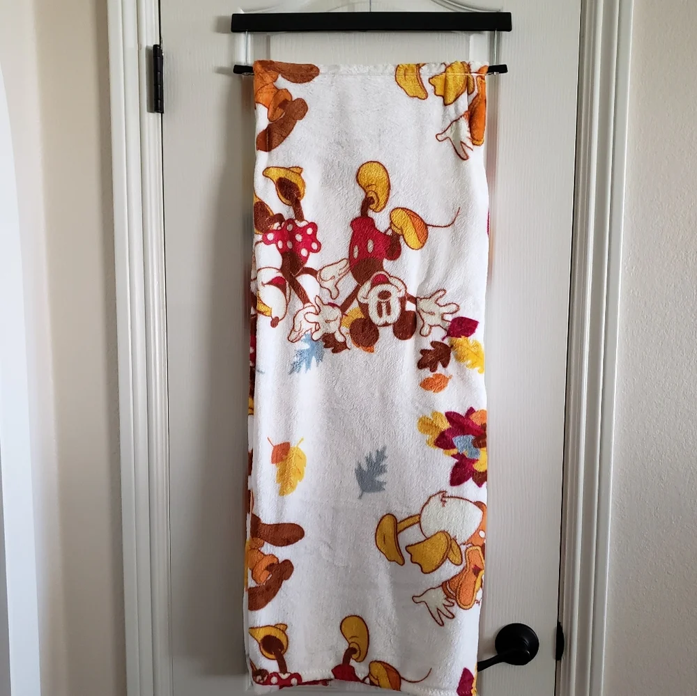 Disney Mickey & Minnie Mouse, Donald & Goofy Fall Autumn Throw Blanket 50x70